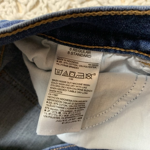 Old Navy Shorts Curvy Profile 8 Regular Blue Denim Cotton Blend 5-Pockes Waist32 - Picture 5 of 10